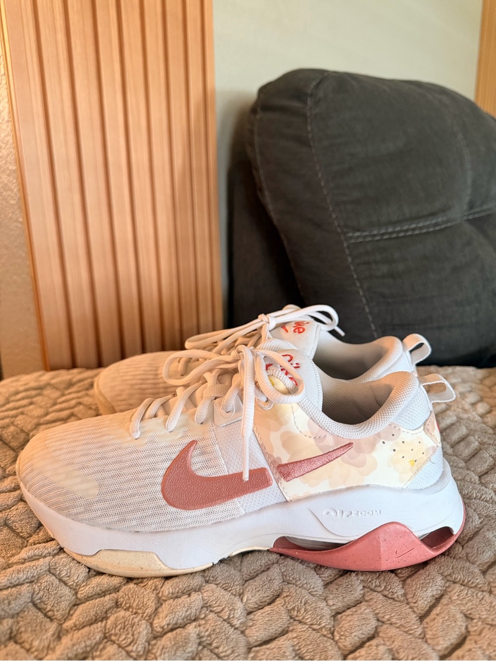 Nike Air Zoom Bella 6 Premium "Guava Ice / Floral" Women's Size 8